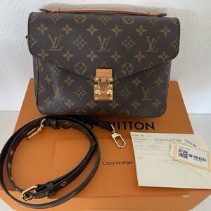 AUTHENTIC Louis Vuitton Brown Monogram Women's Bag